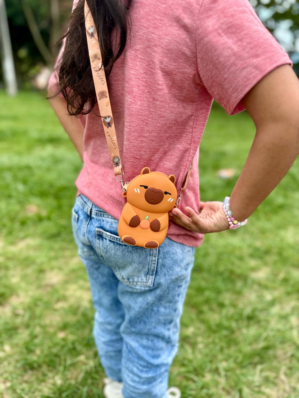 bolso de Capybara en silicona.